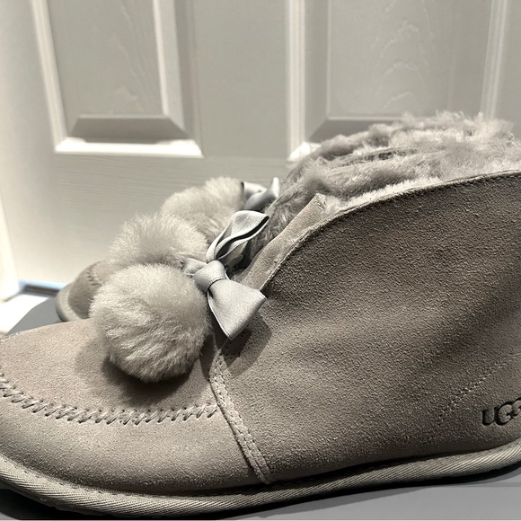 Ugg slipper bootie 9 - Picture 2 of 4